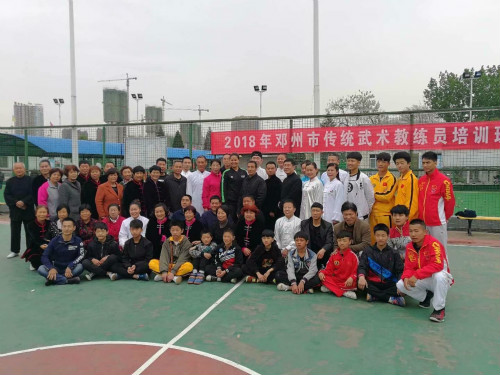 混元易筋经弟子参加邓州市首届传统武术教练员培训班。